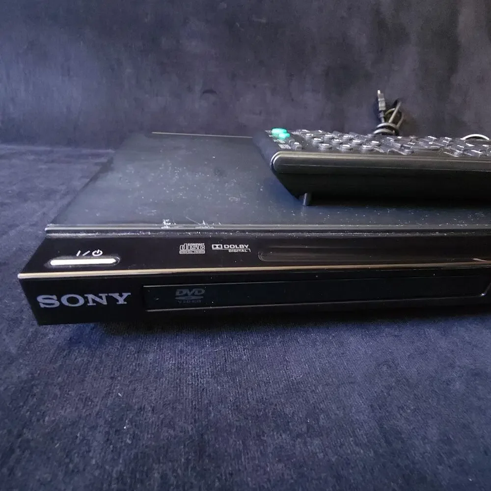 Sony DVP-SR500H DVD/CD Player Black Stereo Audio L/R RCA 2011 DVD Player CD
